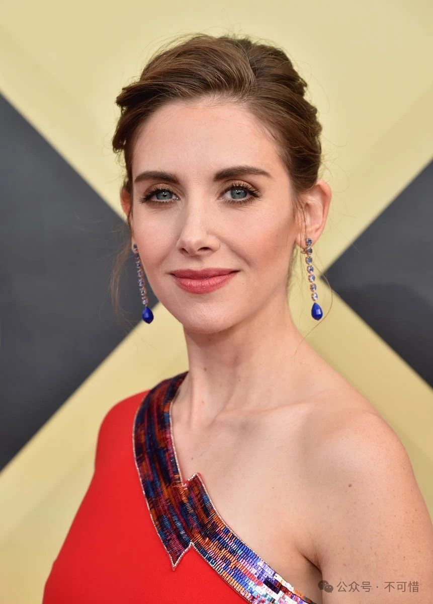 Alison Brie 个人资料#钱钱