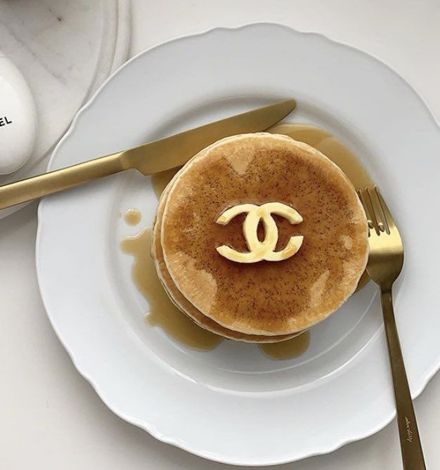 CHANEL有一句广告语：海是藏不住的